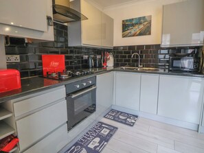 Dishwasher, cookware/dishes/utensils - Flat 12 (Wallasey)