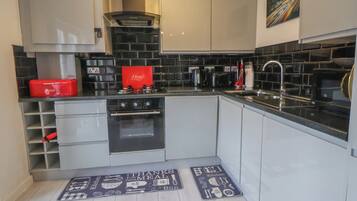 Dishwasher, cookware/dishes/utensils