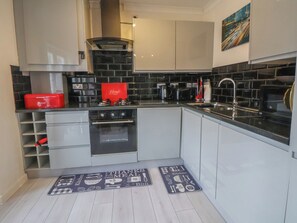 Dishwasher, cookware/dishes/utensils