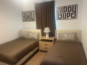 Silitysrauta/-lauta, Wi-Fi, vuodevaatteet