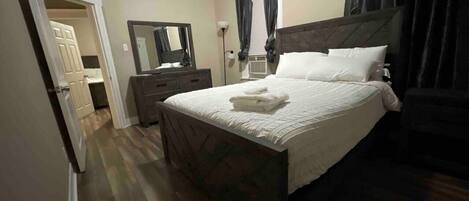 Desk, iron/ironing board, WiFi