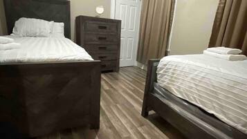 Desk, iron/ironing board, WiFi