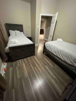 Desk, iron/ironing board, WiFi - NICE 2 Br| 1 Bath | Nice Area | Close to EWR & NYC (East Orange)