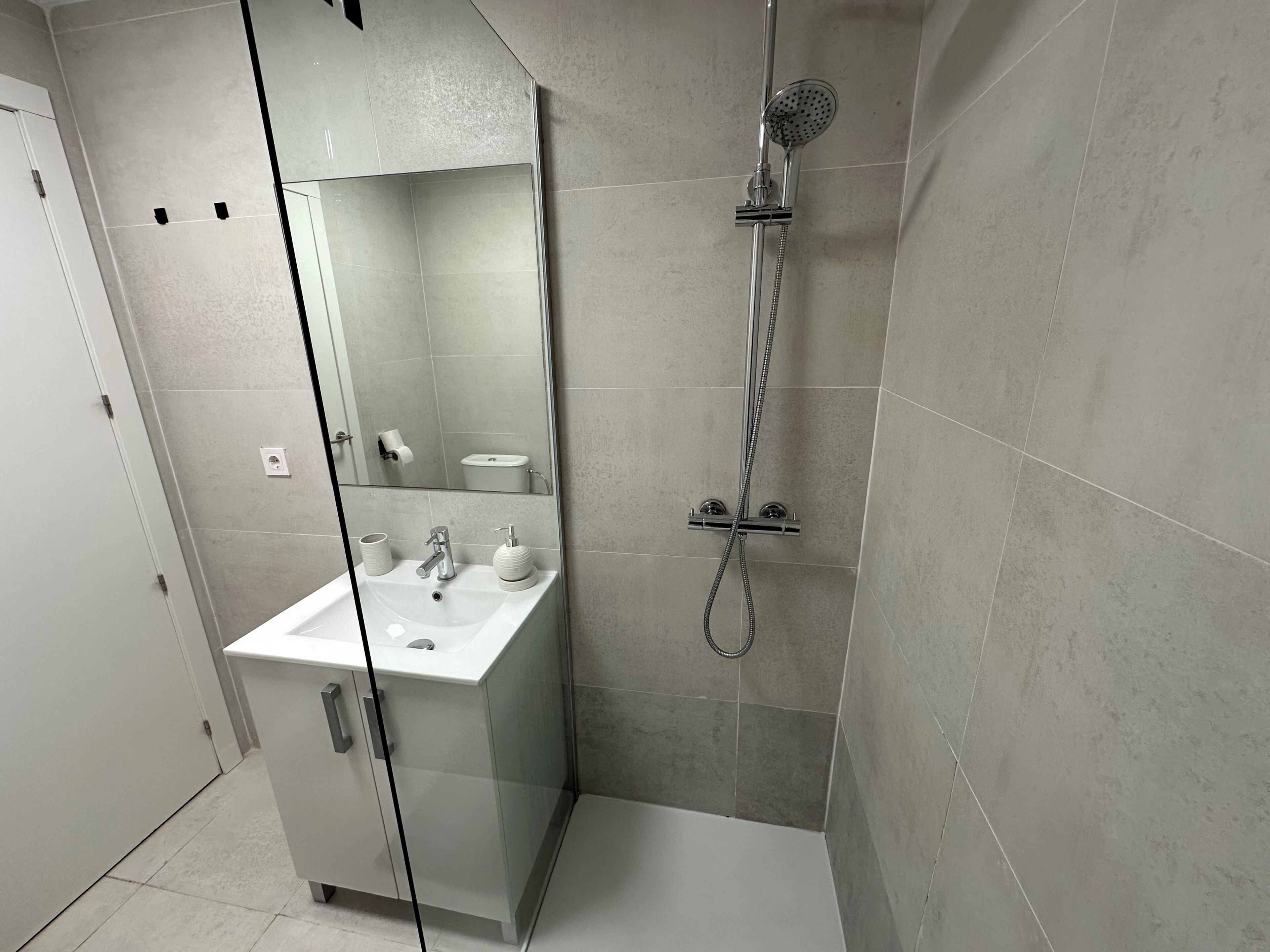 Bruser, hårtørrer, håndklæder, Sæbe