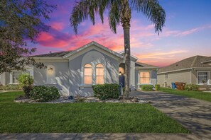 Exterior - Spacious 4BR Retreat with Heated Pool! Near Parks! (Haines City)
