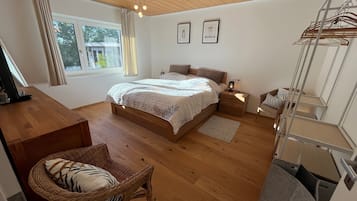 Strykjärn/strykbräda, wi-fi och sängkläder