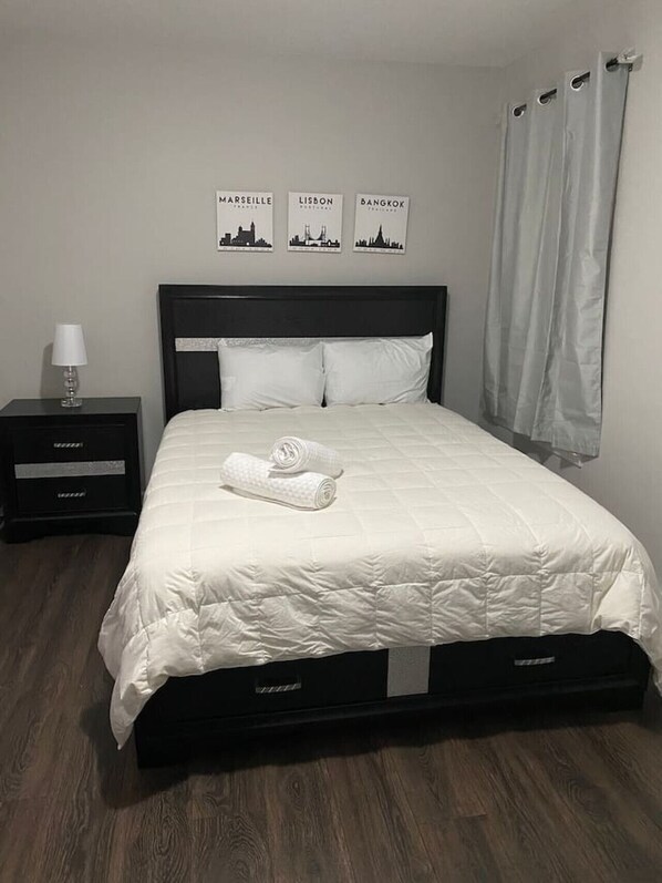 Desk, iron/ironing board, WiFi