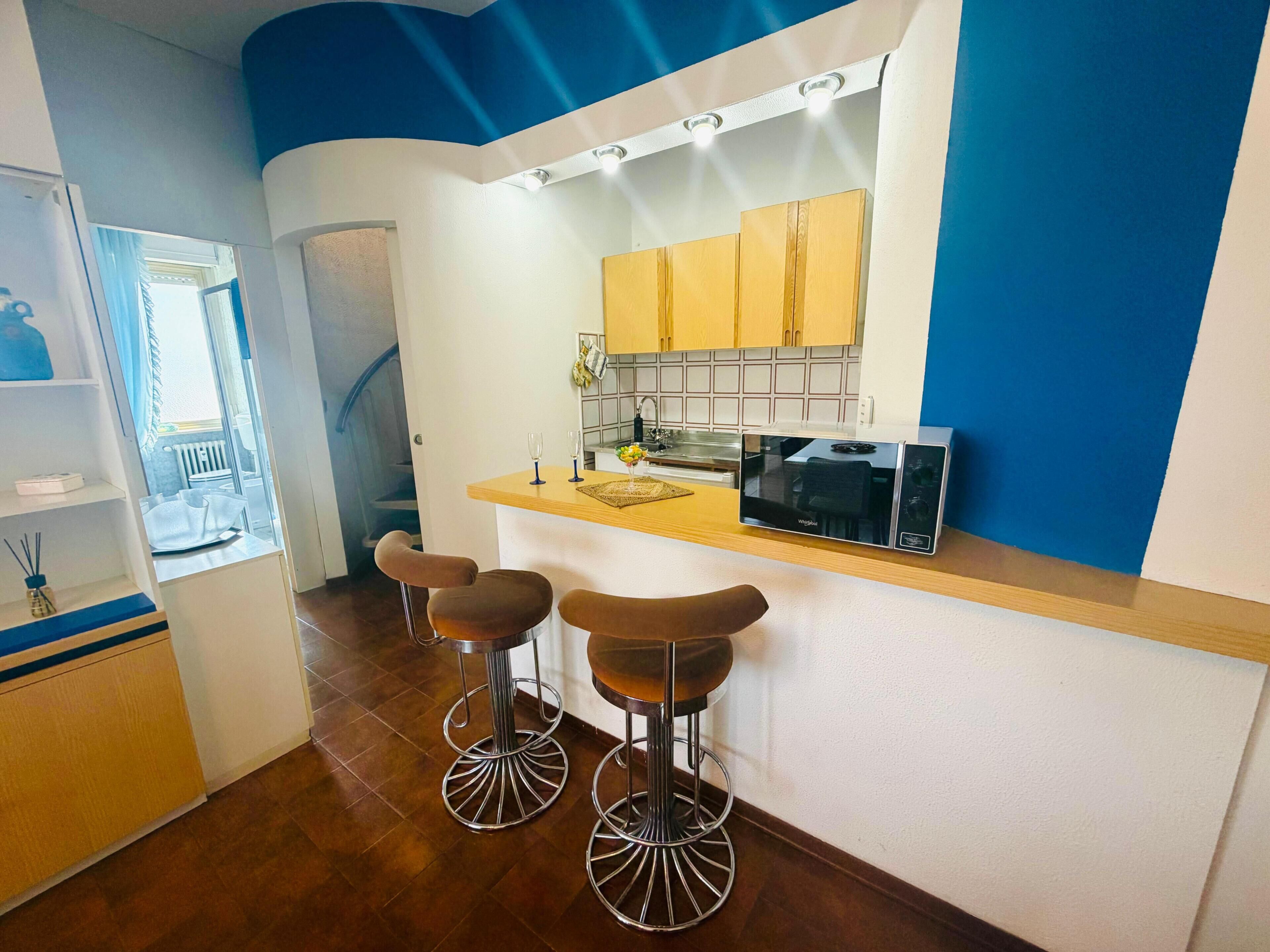 Frigorifero, forno, piano cottura, pentole/stoviglie/utensili