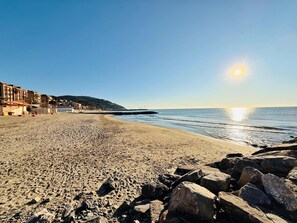 Platja a a prop 