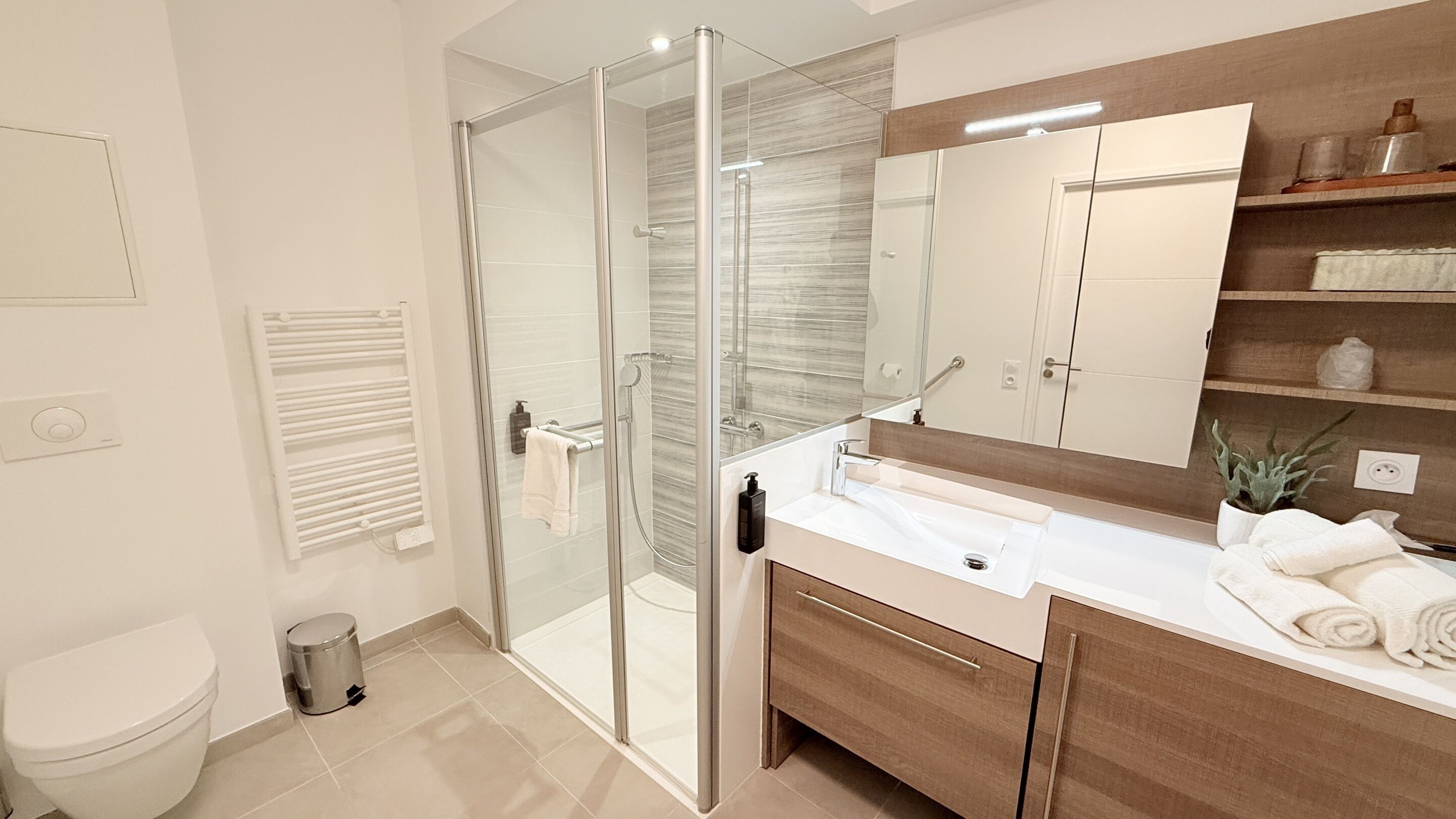 Apartment, Balcony | Bathroom | Shower, hair dryer, towels, soap