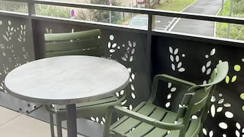 Studio, Balcony | Outdoor dining