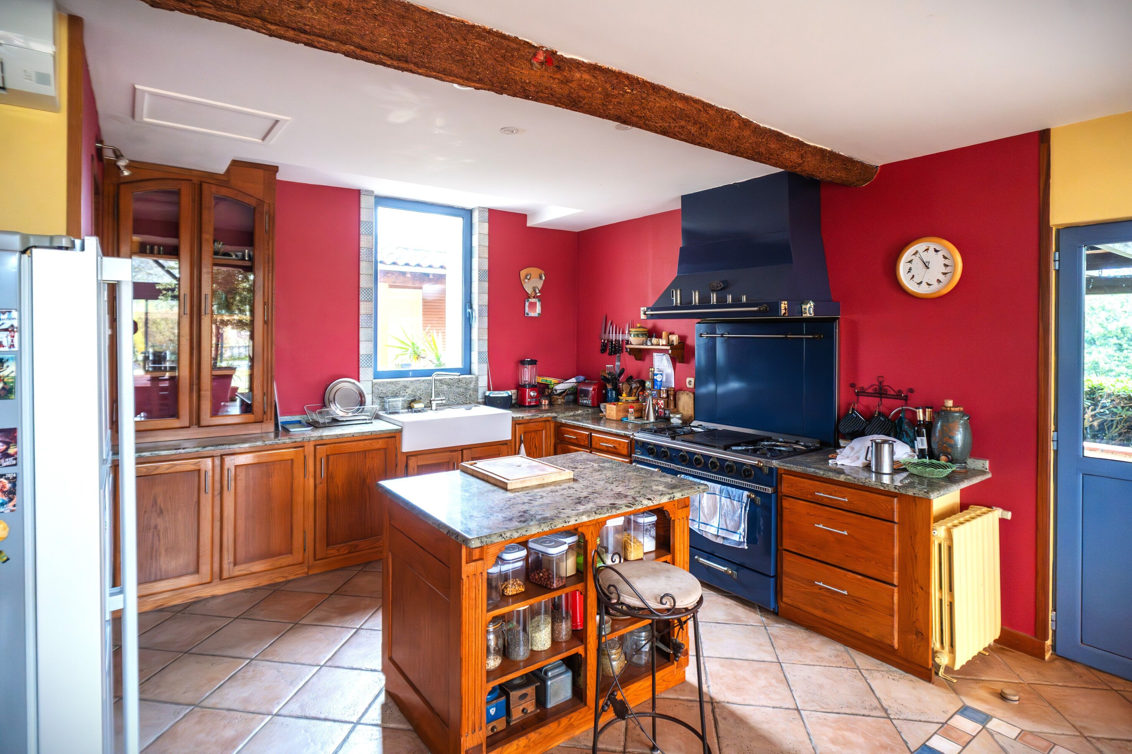 Mikrobølgeovn, ovn, kokeplater og oppvaskmaskin