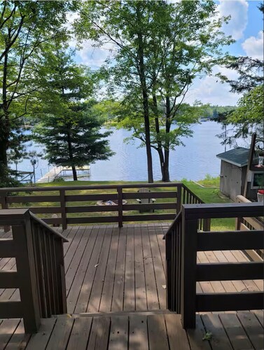 Cozy 2 bedroom cottage on lake!