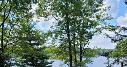 Cozy 2 bedroom cottage on lake!