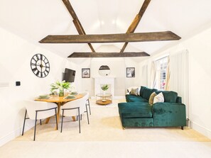 Interior - *NEW* Artisan Apartment | Modern | Spacious (Gloucestershire)