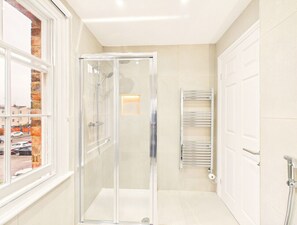 Hair dryer - *NEW* Artisan Apartment | Modern | Spacious (Gloucestershire)