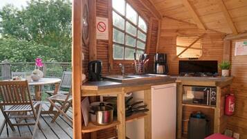 Fridge, microwave, coffee/tea maker