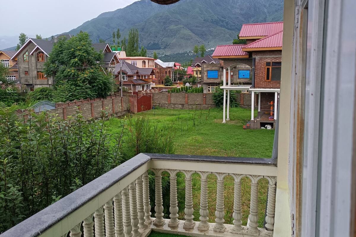 Habitación doble Confort, balcón, vista a la montaña | Áreas de la propiedad