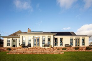 Exterior - Lower Lodge: A Modern Luxury Spacious Retreat Near St Andrews. (Cupar)