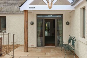 Exterior detail - Lower Lodge: A Modern Luxury Spacious Retreat Near St Andrews. (Cupar)