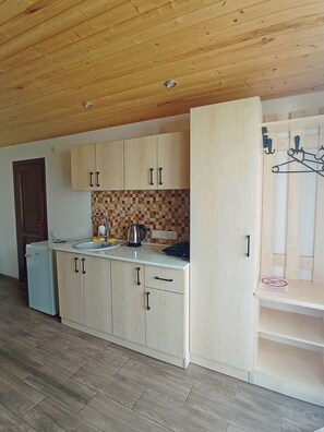 Family Cottage, Garden View | Private kitchen | Mini-fridge, stovetop, cookware/dishes/utensils - Amrakits Canyon Guesthouse (Amrakits)