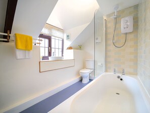 Hair dryer, bidet, towels, soap - Pandia Cottage, Warleggan - Idyllic Surroundings - Sleeps 5 + dogs + parking (Cornwall)
