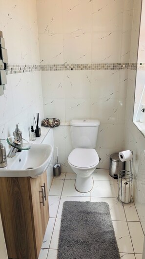 Shower, towels, soap, toilet paper - Greystone Park luxury home (Harare)