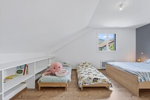 Tabla de planchar con plancha, wifi y ropa de cama 