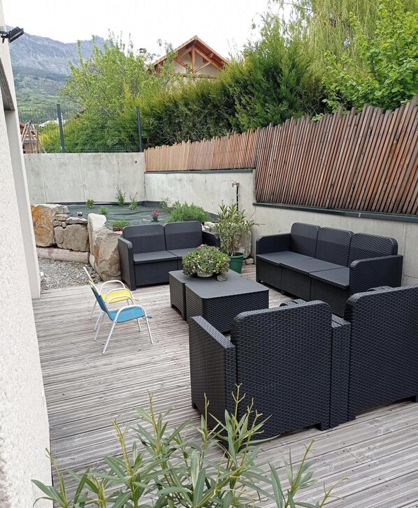 Terrace/patio - Holiday Home in the Heart of Chorges Village (Chorges)