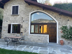 Comfort Cottage, Patio, Garden View | Outdoor dining - CASETTA MARY (Bellagio)