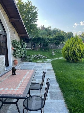 Comfort Cottage, Patio, Garden View | Outdoor dining - CASETTA MARY (Bellagio)
