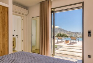 Luxury Villa, 5 Bedrooms, Partial Sea View | In-room safe, blackout curtains, free WiFi - Paros Villa Skylines Estate I (Paros)