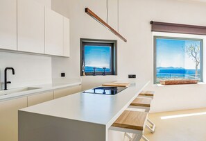 Luxury Villa, 5 Bedrooms, Partial Sea View | Private kitchen - Paros Villa Skylines Estate I (Paros)