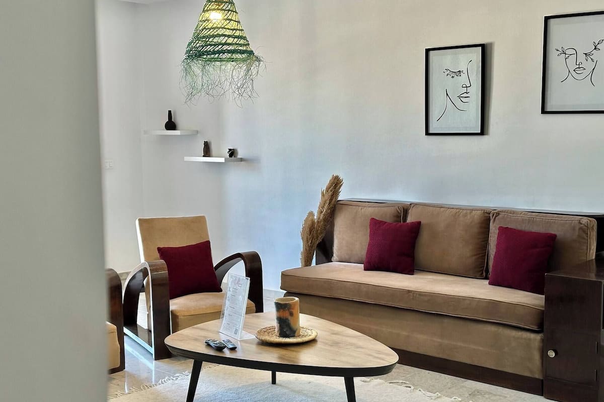 Apartment, 3 Bedrooms, Smoking, Balcony | Living room