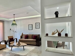 Apart Daire, 3 Yatak Odası, Sigara İçilebilir, Balkon | Oturma odası