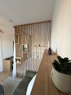 Strykjärn/strykbräda, wi-fi och sängkläder
