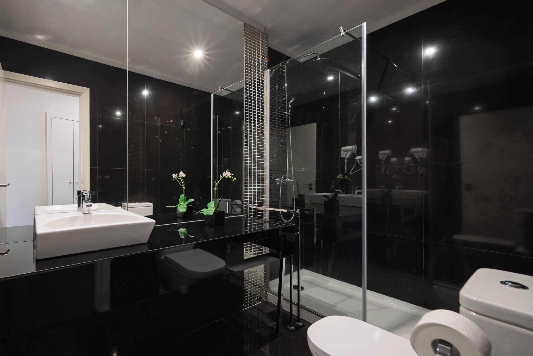 Family Apartment, 2 Bedrooms | Bathroom | Shower, hair dryer, towels, soap