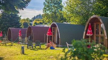 Klassieke tent, uitzicht op tuin | Terrein van de accommodatie