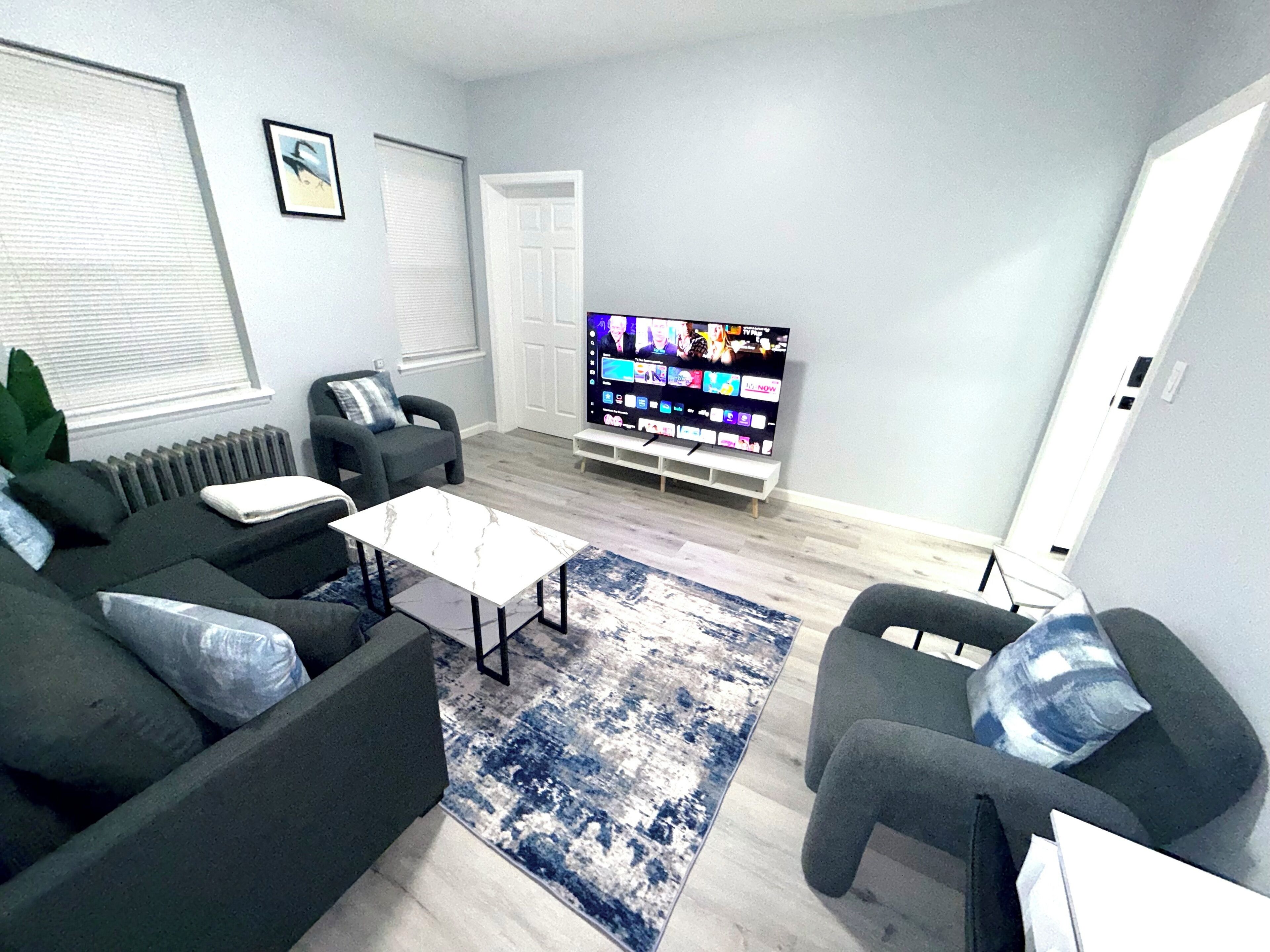 Smart TV, computer monitors