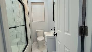 Towels, soap, shampoo, toilet paper