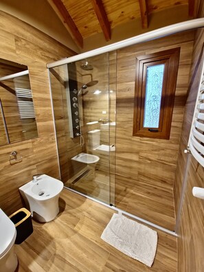 Deluxe Loft, Resort View | Bathroom - Cabañas Remanso del Bosque (Villa La Angostura)