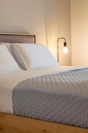 Desk, iron/ironing board, travel cot, free WiFi - OliveVine3 · OliveVine3-Πολυτελές Διαμέρισμα με Θέα Ναύπλιο (Nafplio)