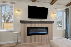 1 bedroom, desk, iron/ironing board, WiFi