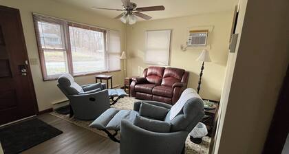 Delightful 2-bedroom apartment with free parking in charming Elkton