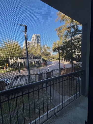 Cozy 1-bedroom apartment in Galleria Houston with pool and gym access