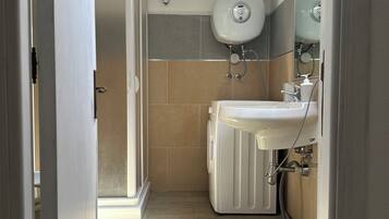 Doccia, asciugacapelli, bidet, asciugamani