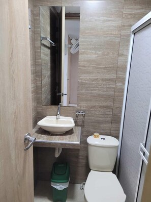 Dusche, Handtücher, Seife, Toilettenpapier