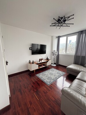 TV - Comfortable and well located apartment in the District in Miraflores. (Miraflores)