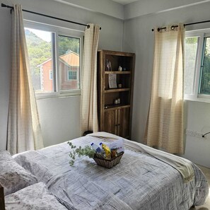 1 bedroom, iron/ironing board, WiFi, bed sheets - House of the Three Companions (Gros Islet)