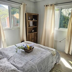 1 bedroom, iron/ironing board, WiFi, bed sheets - House of the Three Companions (Gros Islet)